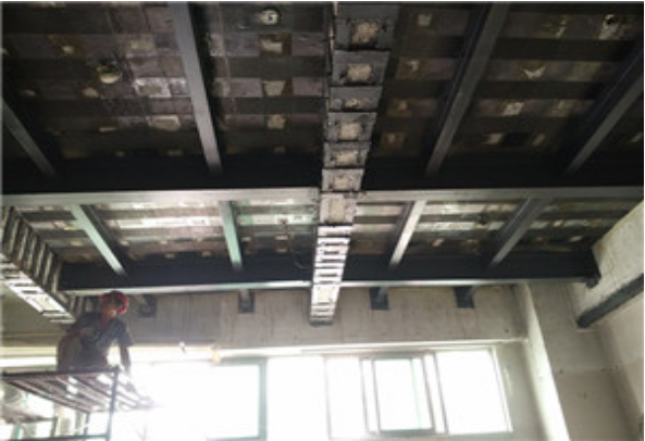 楼板粘钢施工工艺及加固方案